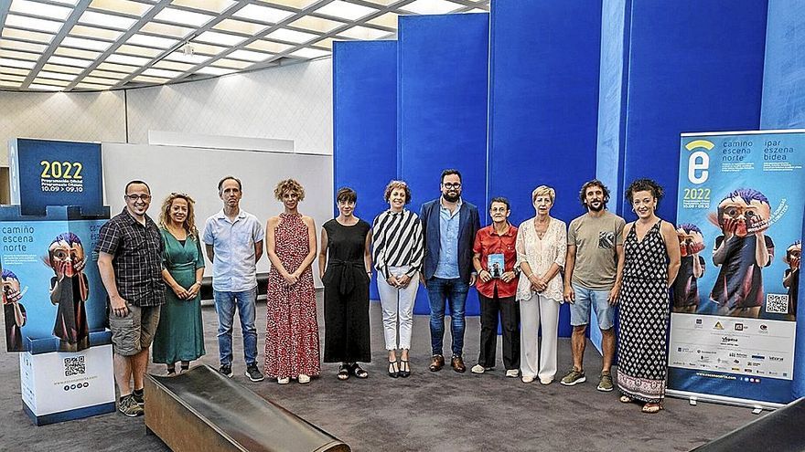 Participantes y organizadores del programa, con la consejera Esnaola en el centro.