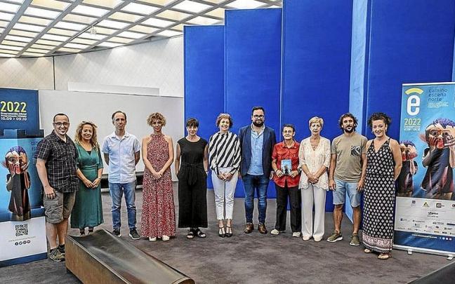 Participantes y organizadores del programa, con la consejera Esnaola en el centro.