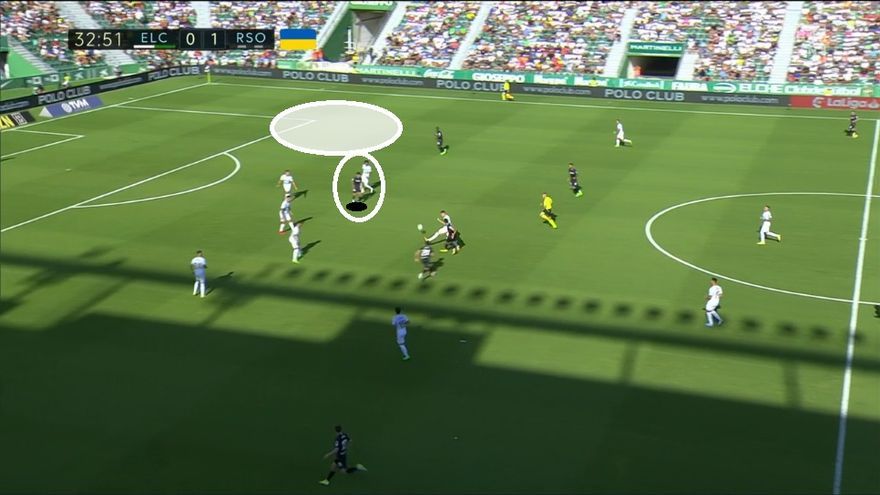 ¿Cómo buscó explotar la Real esos espacios tras Lirola y Mojica? De dos formas distintas. MOJICA: sacándole de sitio con las caídas de Kubo.