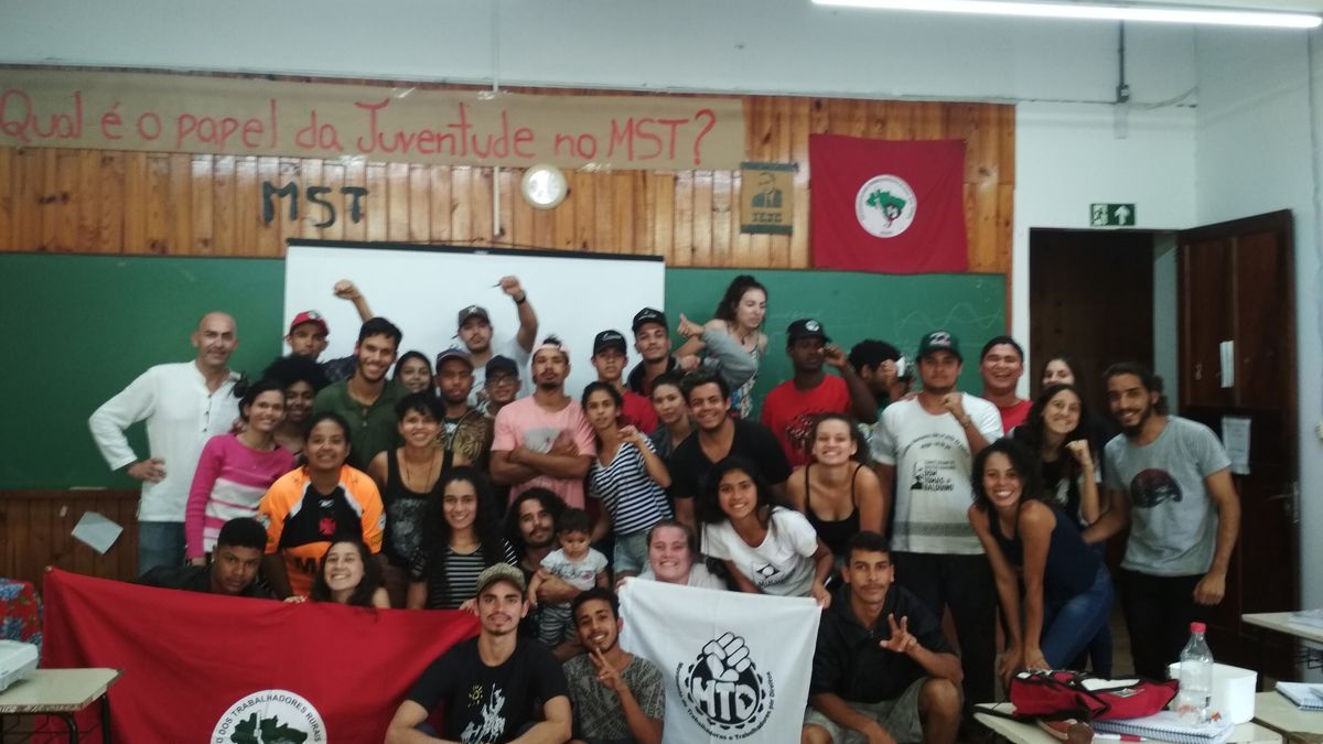 Natxo de Vicente en una formación sobre gestión de cooperativas para jóvenes en Viamão.