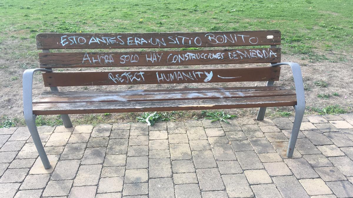 Frase escrita en un banco de Olarizu