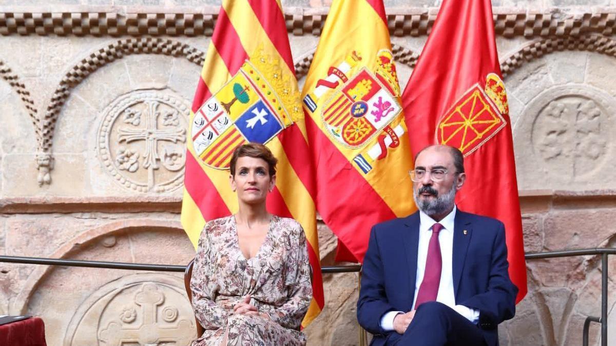 La presidenta del Gobierno foral, María Chivite, junto con el presidente del Ejecutivo aragonés, Javier Lambán