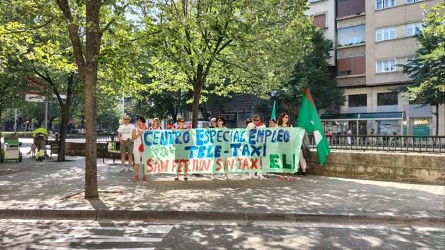 Concentración en la calle Teobaldos, en Pamplona.