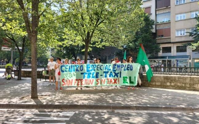 Concentración en la calle Teobaldos, en Pamplona.