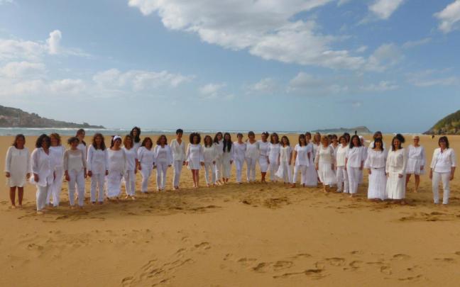 El coro Zirzira de Basauri est&aacute; formado &iacute;ntegramente por mujeres y su director es Ius P&eacute;rez.