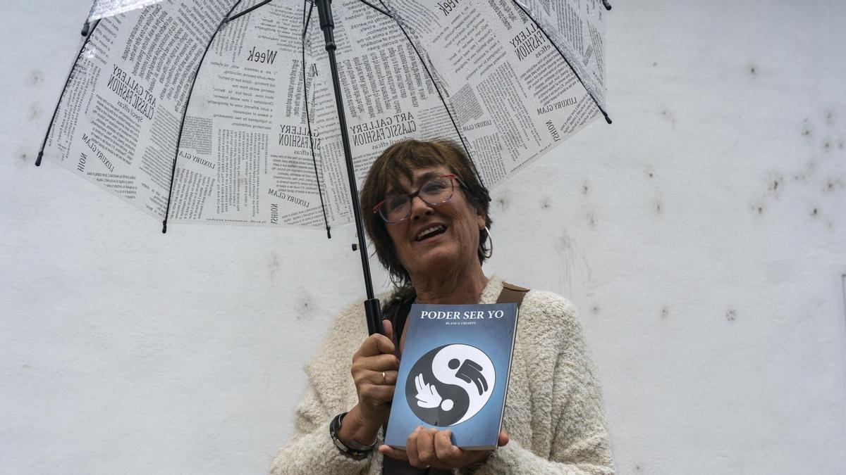La escritora gasteiztarra Blanca Uriarte publica su noveno poemario, ‘Poder ser yo’, que se presenta este viernes 11