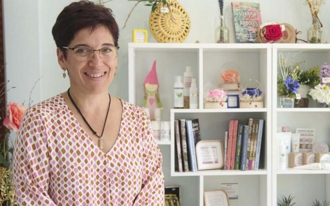 Goizargi Lacunza, dueña de la floristeria Pagotxa Loredenda. Para reportaje de Euskaraldia de personas y entidades que usan el euskera a diario.