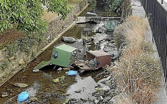 Tres contenores en la regata Zia, y no fue lo peor.