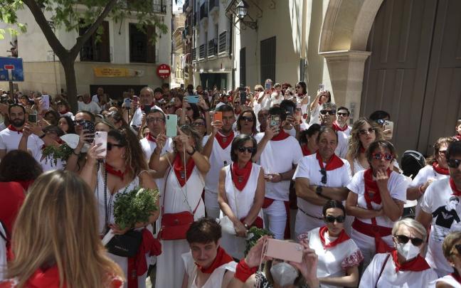 Fotografiando con los móviles el paso de Santa Ana en Tudela. Fotografiando con los móviles el paso de Santa Ana en Tudela.
