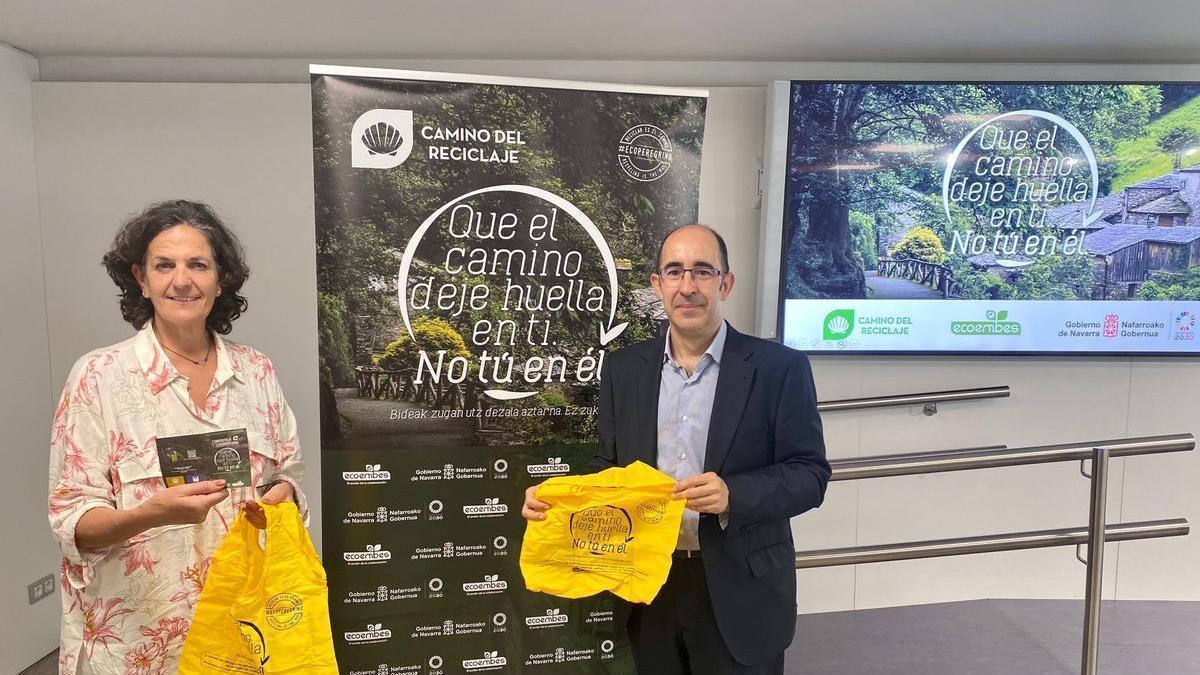 La consejera Gómez y Fernando Blázquez (Ecoembes), durante la presentación de la iniciativa en junio de 2022.