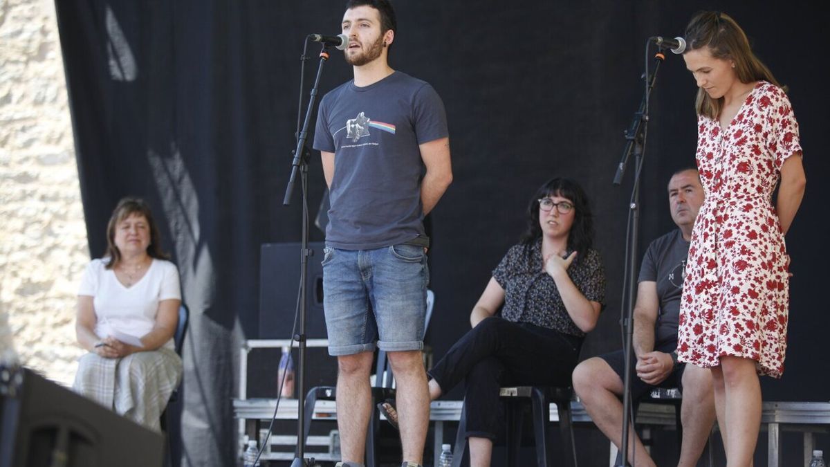 Joanes Illarregi y Nerea Ibarzabal, durante el bertso-saioa de este lunes