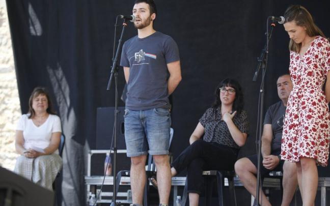 Joanes Illarregi y Nerea Ibarzabal, durante el bertso-saioa de este lunes