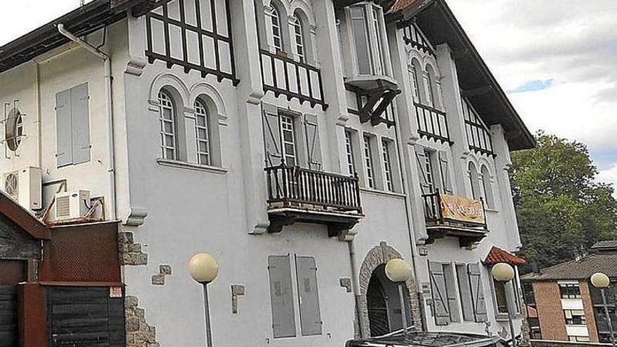 Edificio que albergaba la antigua casa de cultura.