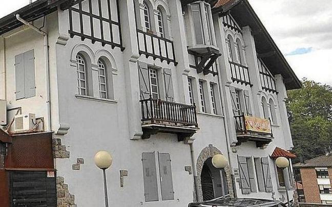 Edificio que albergaba la antigua casa de cultura.