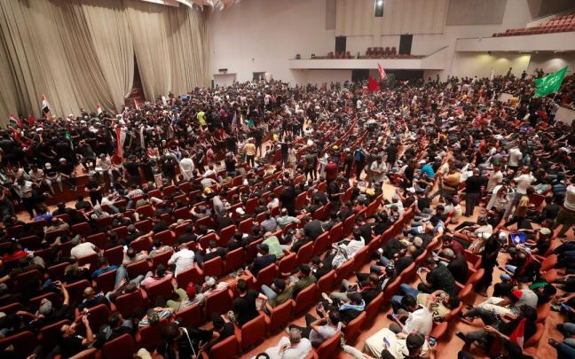Asaltan por segunda vez el Parlamento de Irak. Asaltan por segunda vez el Parlamento de Irak.