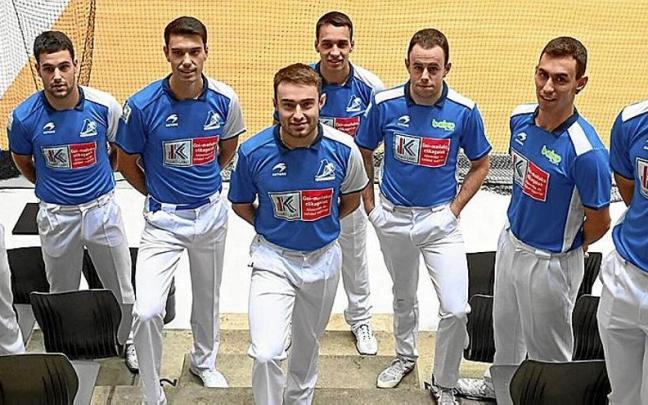 Los participantes del Cuatro y Medio de Promoción, en la presentación en Bilbao. | FOTO: OSKAR GONZÁLEZ