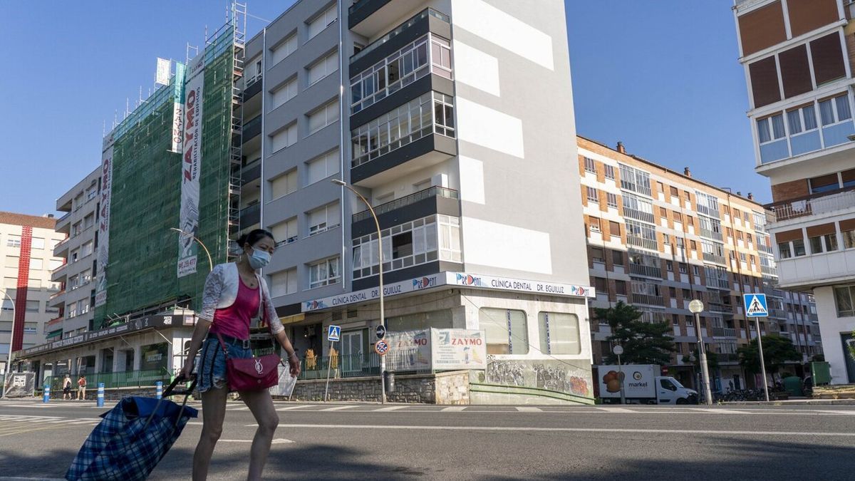 Edificio de la Avenida Santiago sin la obra de Lucarini en su lateral