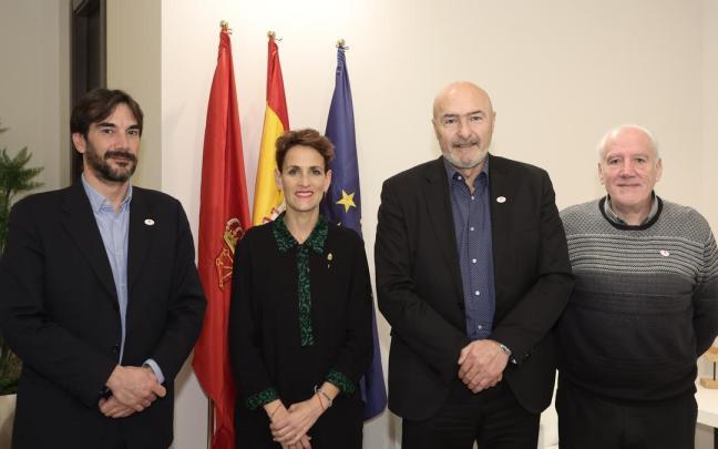 I-D: El director de CONPYMES, José Manuel De Pablos; la Presidenta de Navarra, María Chivite; el presidente de la entidad, José María Torres, y su vicepresidente, Juan Antonio Cabrero.