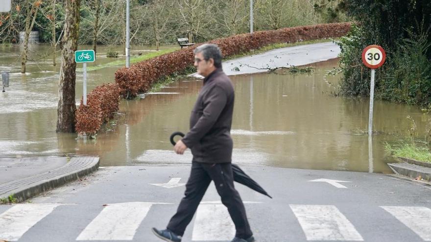 El Urumea desbordado a su paso por Hernani