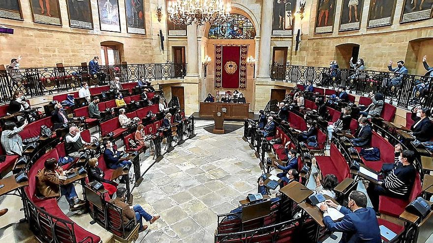 Sesión plenaria de las Juntas Generales, que debaten y aprueban en su caso las iniciativas populares en Gernika.