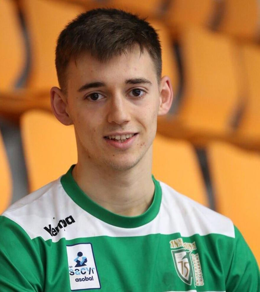 El navarro Aitor Albizu juega en Sagunto cedido por Anaitasuna.