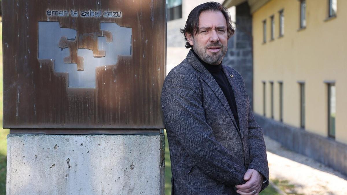 10/02/2023. Entrevista a Fernando Tapia, vicerrector de la UPV. Iba eta. IKER AZURMENDI