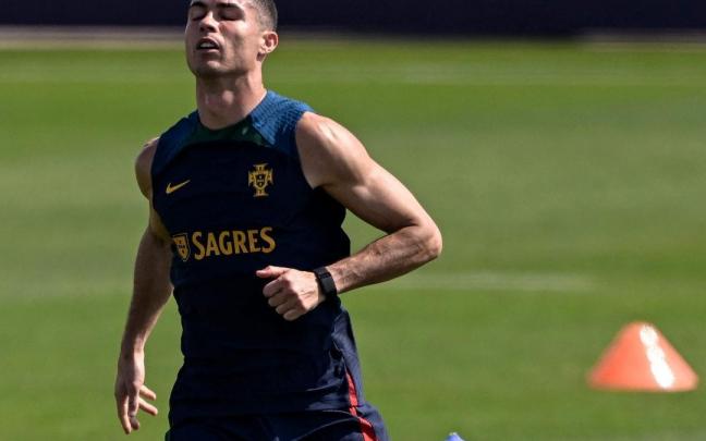 Cristiano Ronaldo se entrena con la selección de Portugal.