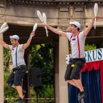 Imagen de archivo de un espect&aacute;culo circense de malabares celebrado en Bilbao.