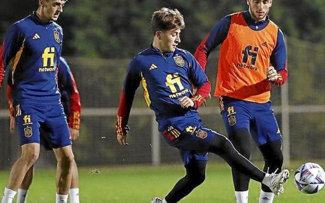 Luis Enrique alaba a Aimar Oroz