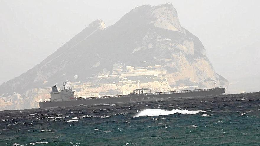 Tráfico marítimo en el estrecho de Gibraltar. | FOTO: EFE