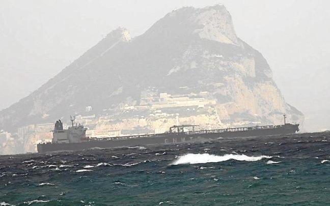Tráfico marítimo en el estrecho de Gibraltar. | FOTO: EFE Tráfico marítimo en el estrecho de Gibraltar. | FOTO: EFE