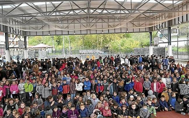 El alumnado de Erleta Eskola y el Instituto Amazabal inauguró ayer la nueva infraestructura.