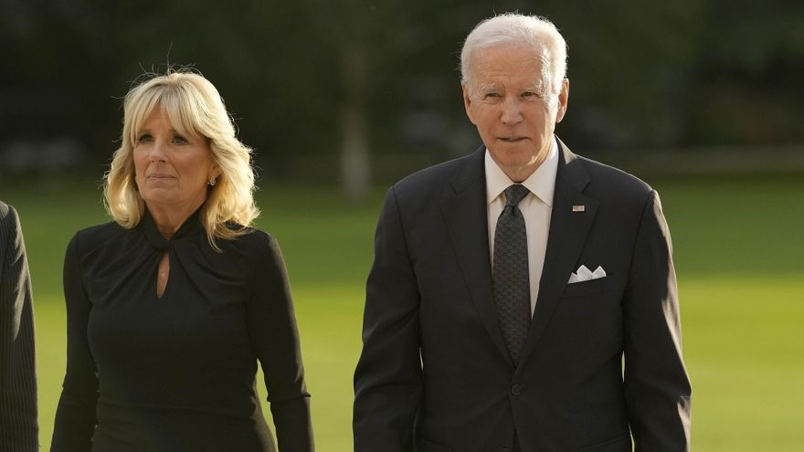 El presidente de EEUU, Joe Biden, junto a su esposa