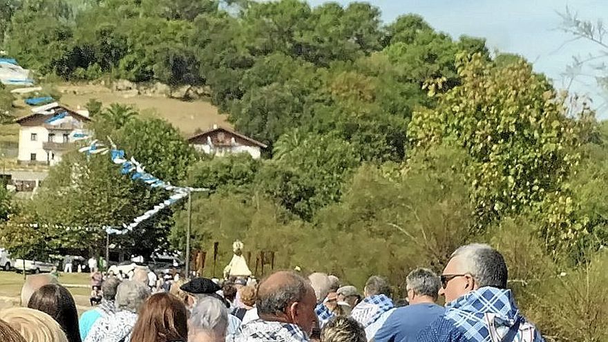 La Virgen y su séquito, camino de la iglesia de San Nicolás de Bari.