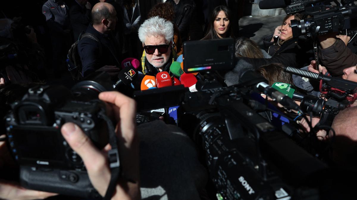 Almodóvar, al acudir a la capilla ardiente.
