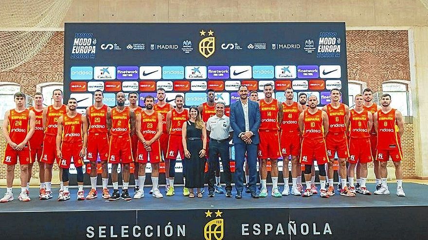 Foto de familia tras la presentación de la selección española de baloncesto de cara al Eurobasket 2022.