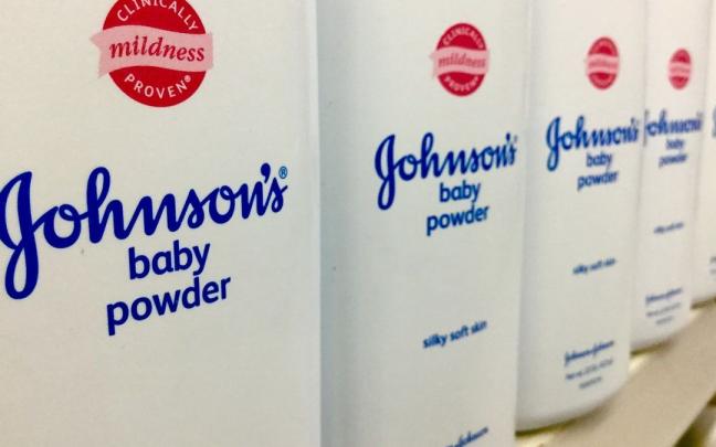 Polvo de talco para beb&eacute;s de Johnson & Johnson.