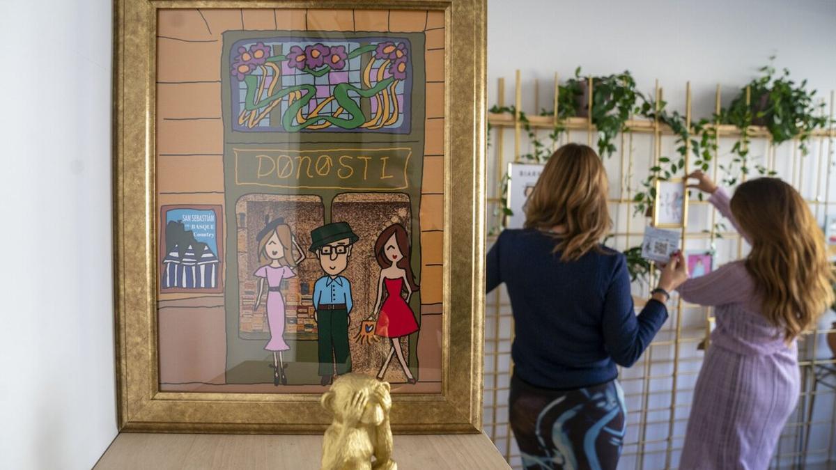 Su nueva oficina luce con los colores y las imágenes de las 'sisters'