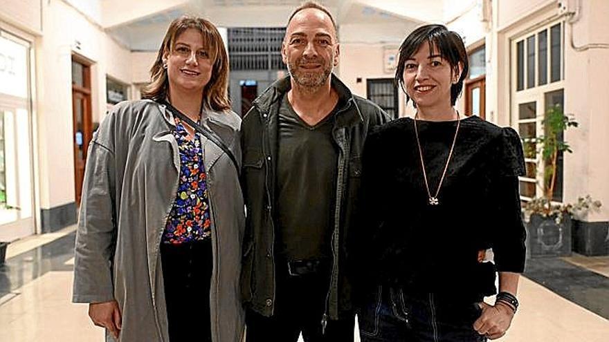 Argiñe Uriarte, el estilista Walter Baggi y Marta Larraz, propietaria de Baiou, no se perdieron el concierto.