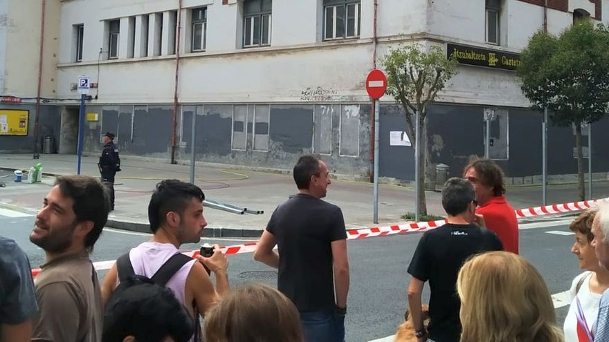 La Ertzaintza y la Polic&iacute;a municipal de Getxo han precintado esta ma&ntilde;ana un edificio utilizado por personas mayores del barrio de Romo