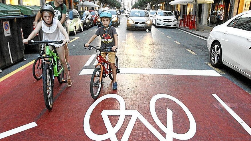 Carril bici en Bilbao para facilitar la movilidad.