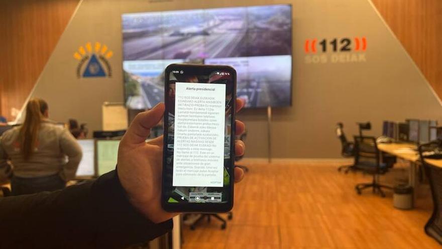 Los vecinos y vecinas de los barrios de Txurdinaga y Andramaria de Begoña, e inmediaciones, han recibido en sus teléfonos móviles una alerta simulada de emergencias