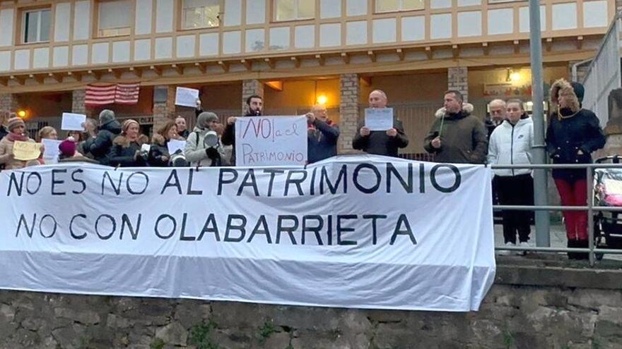 La plataforma vecinal de Olabarrieta mantiene su postura de salir del catálogo.