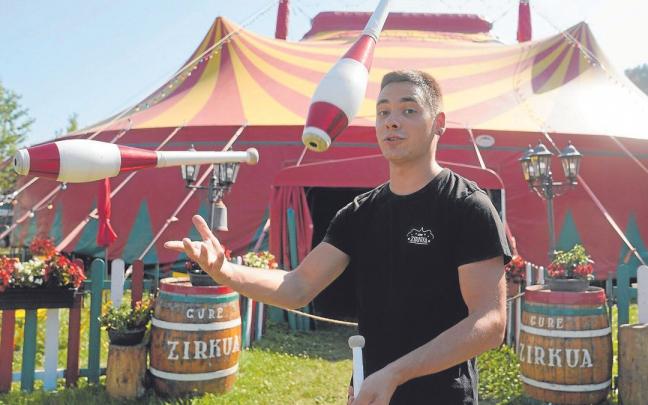 “Pailazo bat ikusten duzunean, antzematen diozu benetan lan hori gustatzen zaion ala ez”