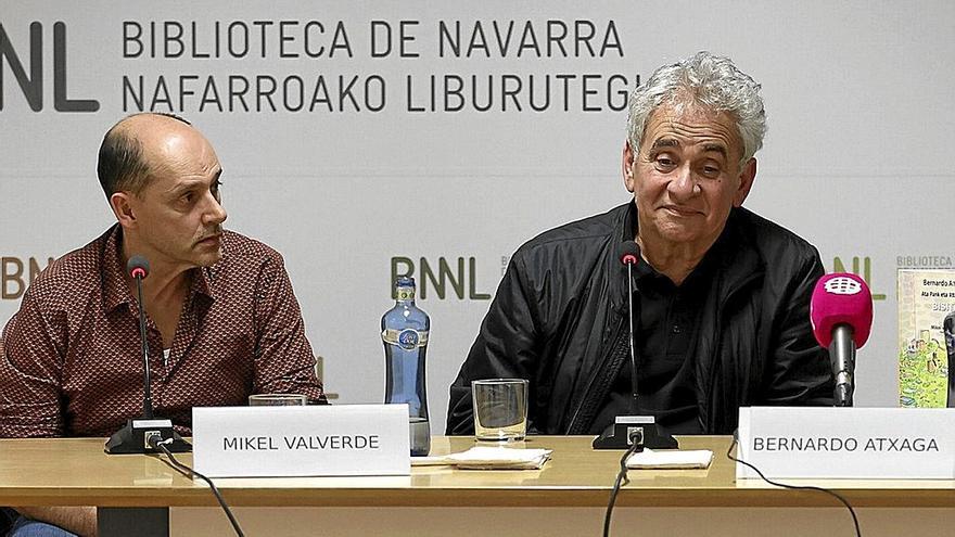 Mikel Valverde eta Bernardo Atxaga, Nafarroako Liburutegian Editargik antolatutako hitzaldian.