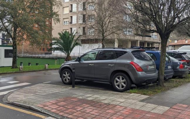 Parking de vehículos cercano a Muguru.