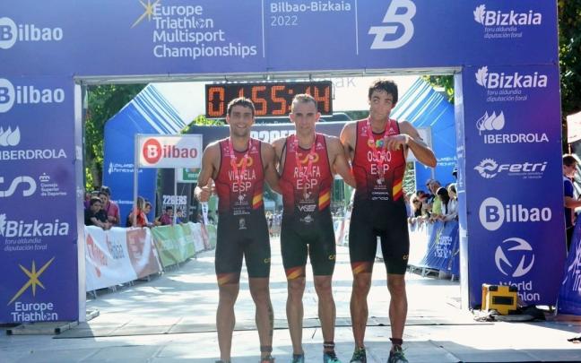 Rubén Ruzafa, Kevin Tarek Viñuela y Pello Osoro, el podio del europeo de trialtón cros. Rubén Ruzafa, Kevin Tarek Viñuela y Pello Osoro, el podio del europeo de trialtón cros.