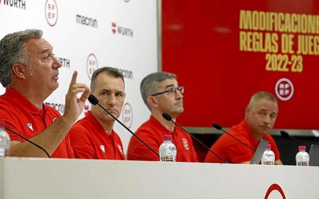 Luis Medina Cantalejo, Carlos Clos Gómez, Alberto Undiano Mallenco y Juan Carlos Yuste Jiménez. | FOTO: EFE