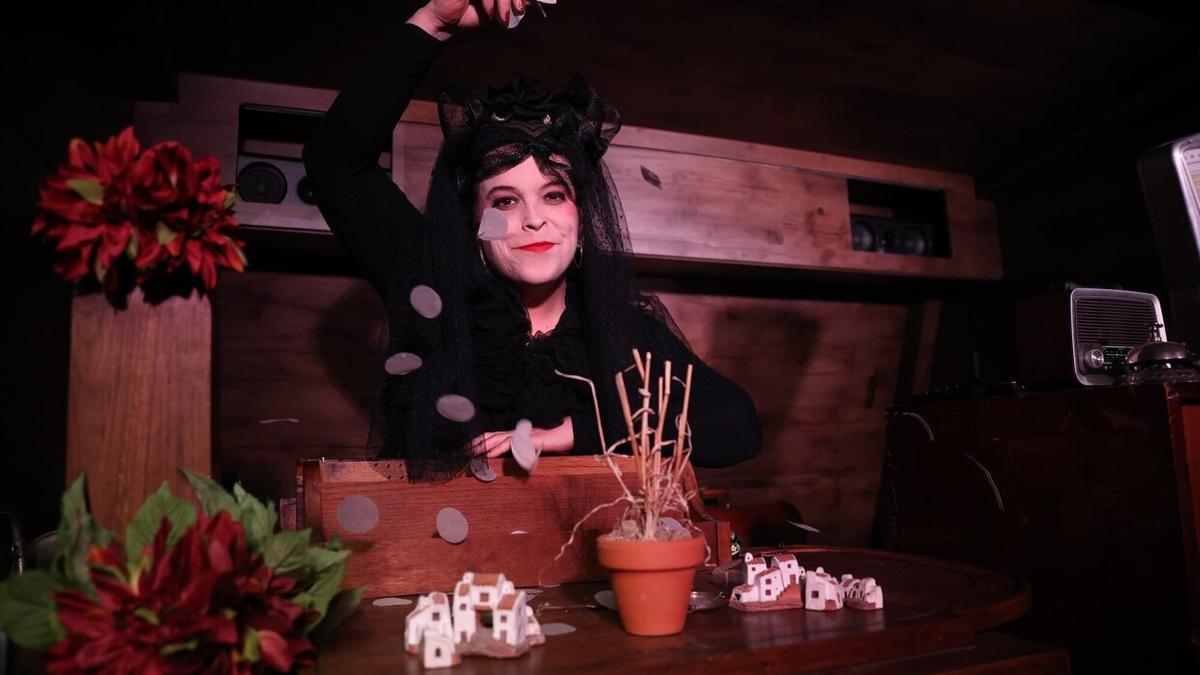 La actriz navarra interpreta a la supervisora de una oficina de objetos e historias perdidas.