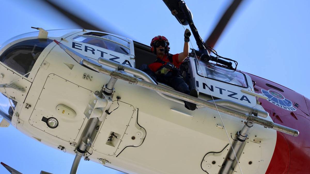 El helicóptero de la Ertzaintza, en el rescate